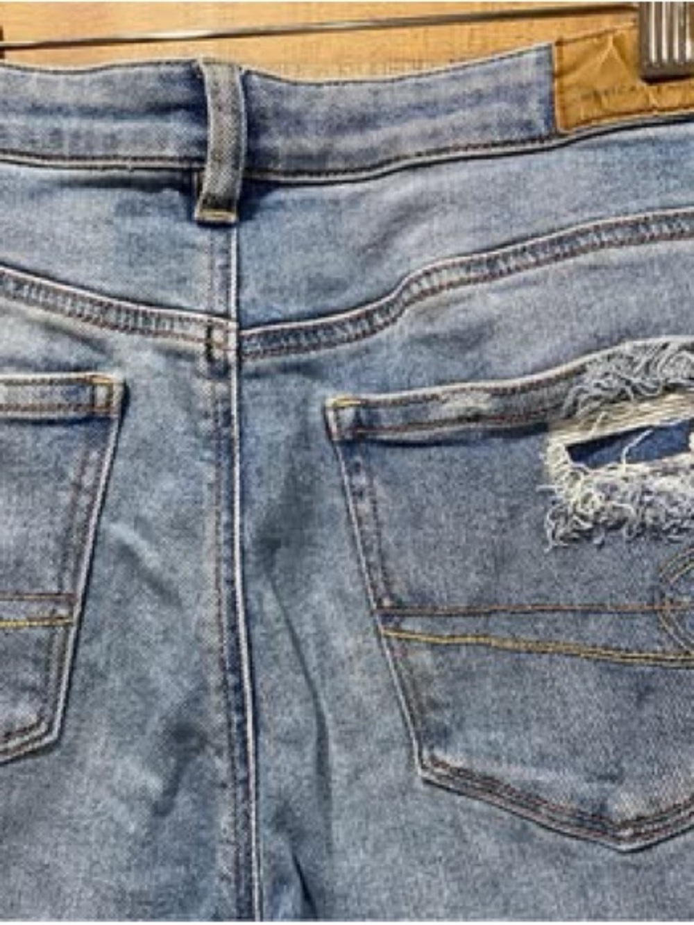 American Eagle Outfitters Light Blue Ripped Skinny Jeans Size 8 - Picture 3 of 5